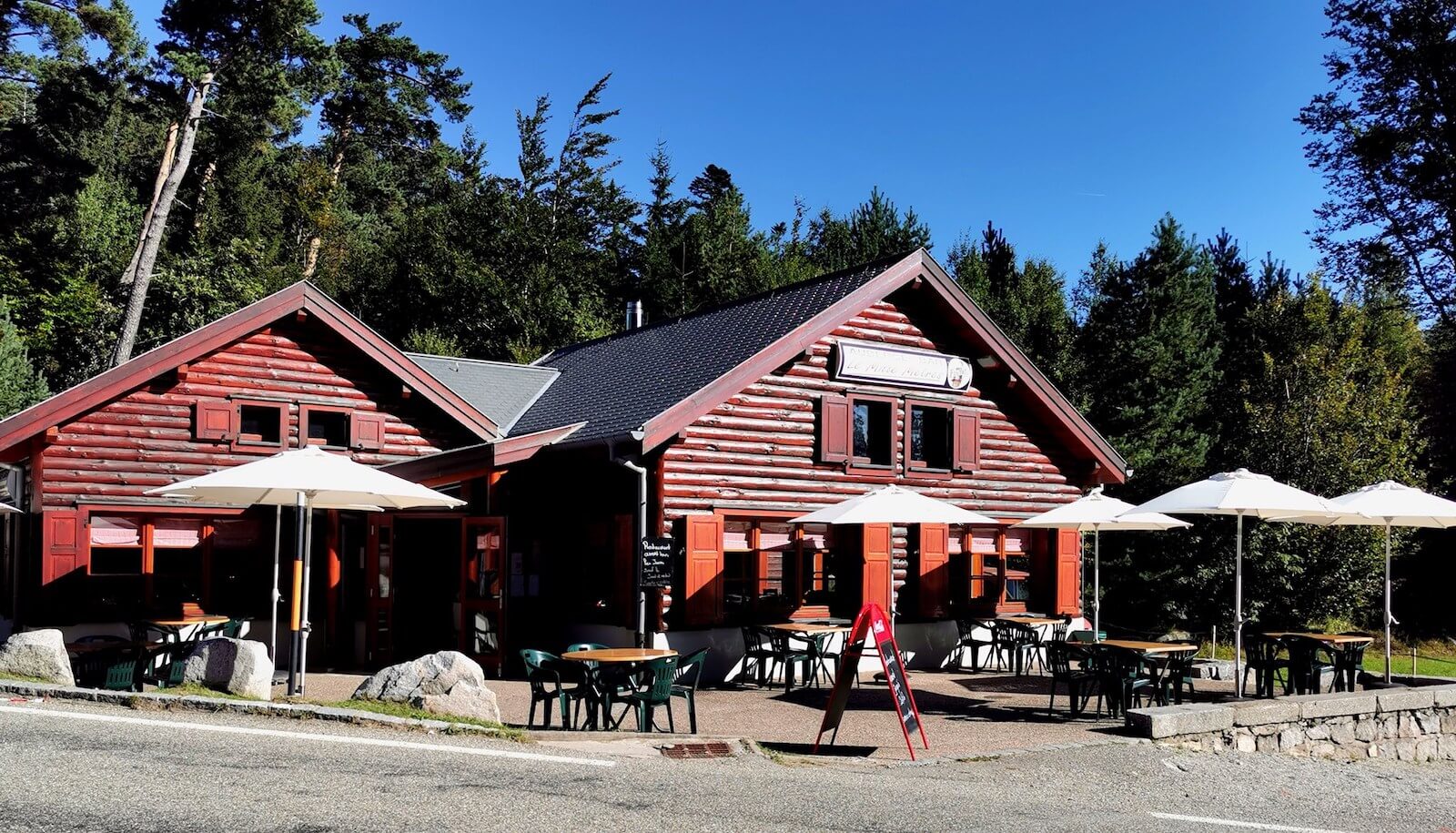 Auberge le Mille Metres à la Station du Lac Blanc