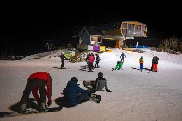 Nocturne au pied du télésiège Montjoie du domaine alpin de la station du Lac Blanc - Massif des Vosges