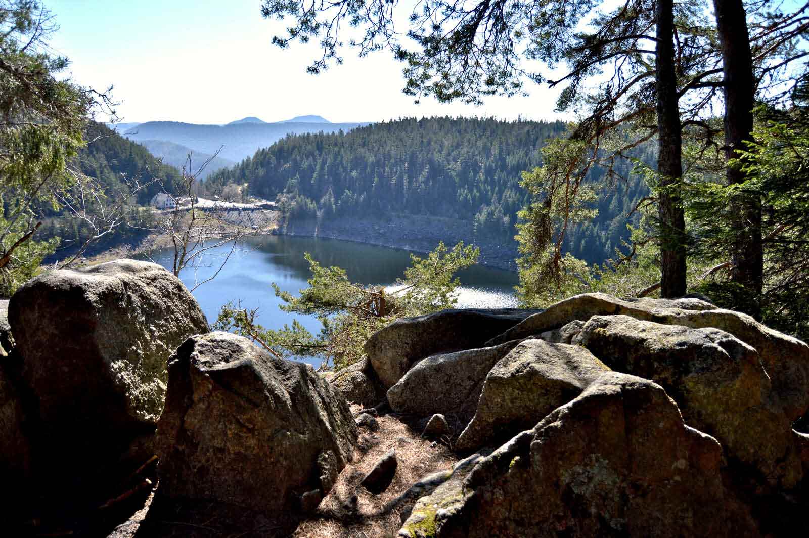 Les lacs près de la station