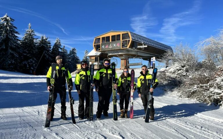 Service des pistes et sécurité sur le domaine skiable